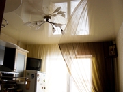 Натяжной потолок на кухне