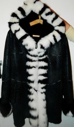 Продам дублёнку из натурального меха. Тёплая, очень красивая. Новая