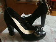 Продам замшевые туфли