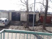 Продаю участок,  капитальные кирпичные гаражи с погребами,  ямами и воро