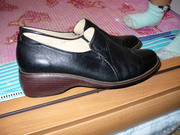 Черные женские туфли из натуральной кожи на сплошной подошве.