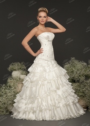 Свадебное длинноу платье цвета 