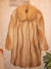 Продам шубу из енота всего за 9 000 рублей.