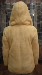 Продам шубу норковую белую короткую