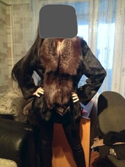 Шуба из кролика чёрная с воротом из енота