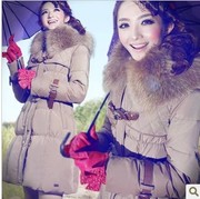 GRYR89 2013 новая зимняя леди пряжки Тонкий мех енота надежду пуховик 