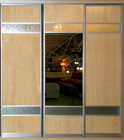 Шкаф-купе с оригинальными вставками