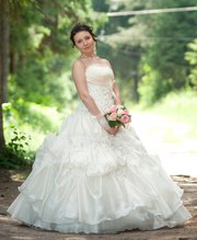 Пышное свадебное платье с вышивкой