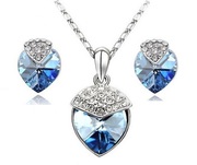 Продам набор: серьги (гвоздики) и подвеска