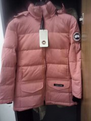 Продаем куртки Canada Goose.