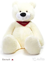 Большой плюшевый медведь