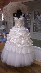 Свадебные платья и аксессуары,  косметика