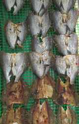 Закуски к пиву, сушёная вяленая рыба, рыбные снеки, морепродукты, орех