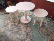 журнальный столик с двумя табуретами