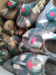 Подарки на 23 февраля - тапочки танки т-34