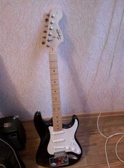Продам электрогитару Fender с чехлом и джеком