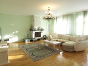 5-комн. квартира,  отделка,  мебель,  10 млн. рублей. Гаражи в подвале и